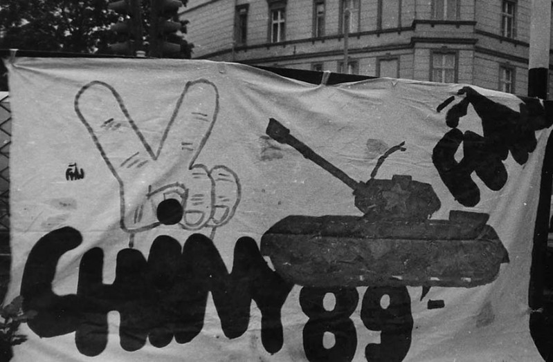 5 - Pikieta pod konsulatem Chin w Gdańsku 1989 r.