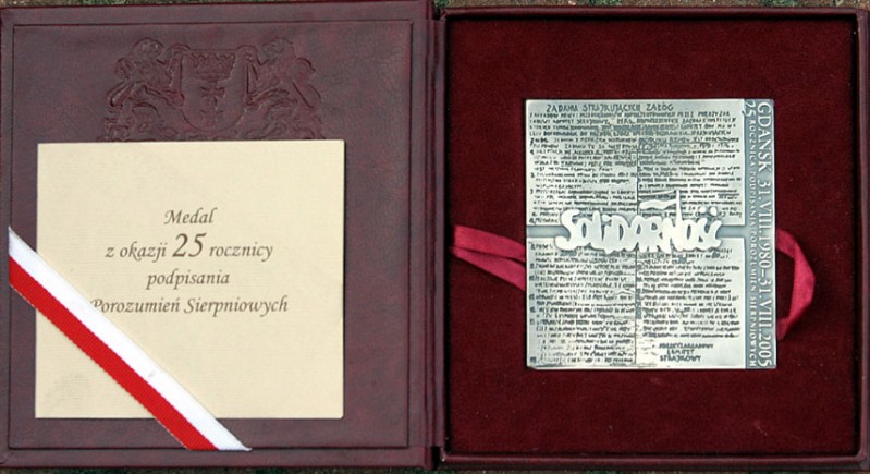 2 - Medal 25 lecia "S" przekazany dla FMW