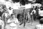4 - Marek Fila na manifestacji w 1988 r. /ten centralnie pierwszy/